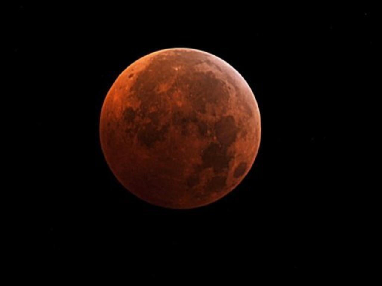 Rare lunar eclipse awes skygazers on solstice